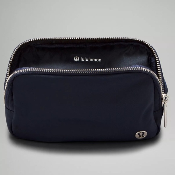 NWT Black with New Gold Hardware Everywhere Belt Bag 1L - Picture 3 of 10